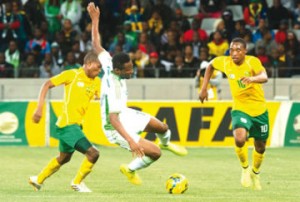 Nigeria’s Mikel Obi (centre) with South Africa’s Thabo Matlaba (left) and Sibusiso Vilakazi during their 2015 African Cup of Nations qualifier in Cape Town… on Wednesday.