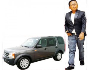 Pawpaw rides huge Land Rover LR3